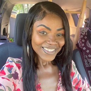 Meet your Posher, Monique